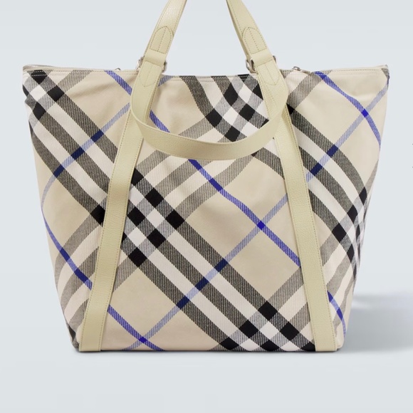 Burberry Field Tote Unisex Men/Woman
For Travel/Baby/Books/Computer NEW W TAGS - Picture 1 of 15